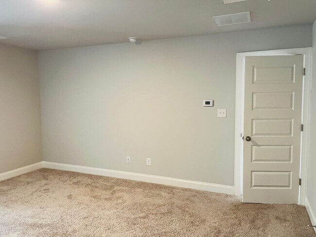 Building Photo - ***MOVE IN SPECIAL*** Wow! Perfect 4 bedro...