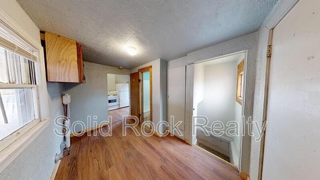 Building Photo - 806 E Mesa Ave
