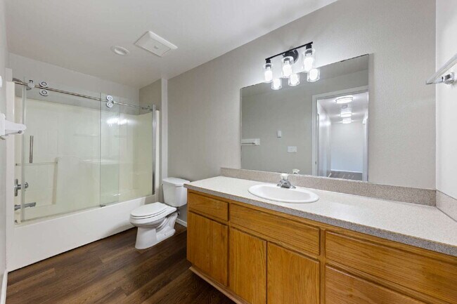 Building Photo - Fresh & Updated 2 bedroom W/S included!
