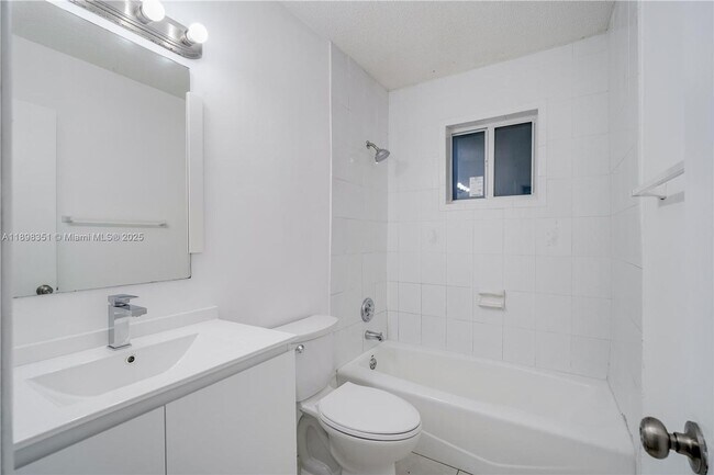 Building Photo - 3437 SW 25th St