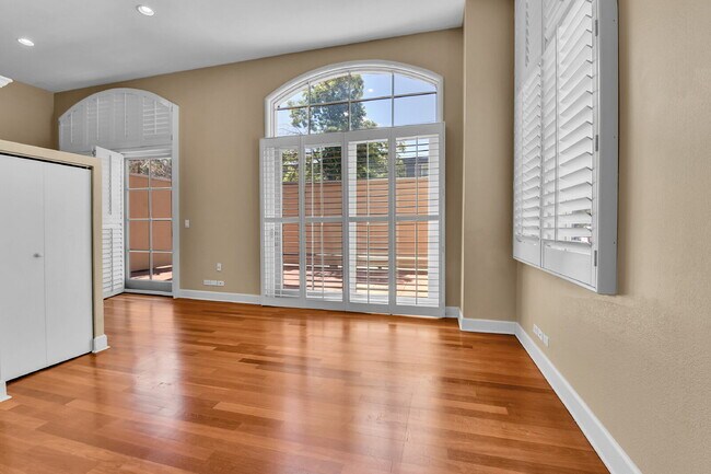 Building Photo - $1,900.00, 1 bed, 1 bath, located in Denve...