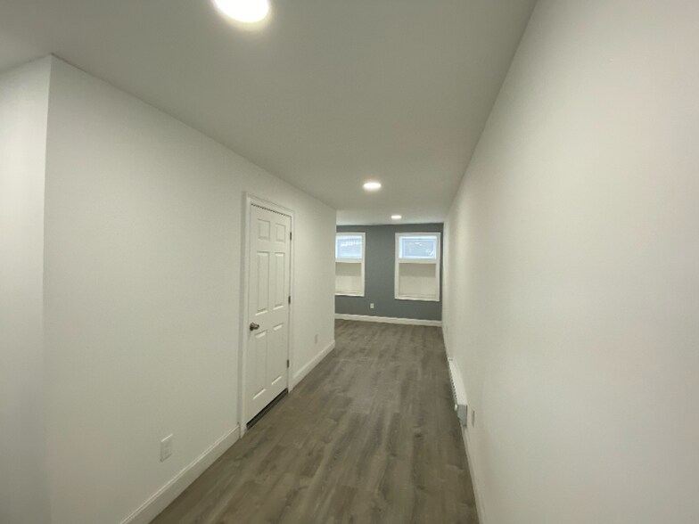 Building Photo - 301 Lilac Ln