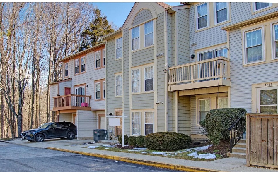 Primary Photo - 3732 Monmouth Pl