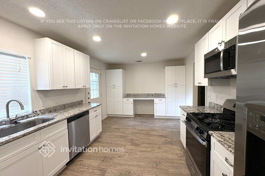 Building Photo - 4147 Hathaway Dr