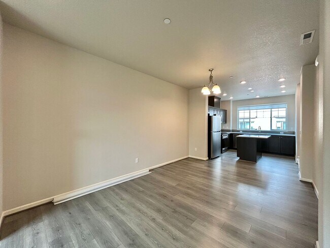 Building Photo - Stunning 2 Bed, 2.5 Bath Craftsman Townhome with Community Amenities!