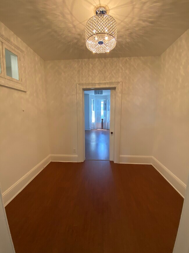 Building Photo - 148A Webster Ave