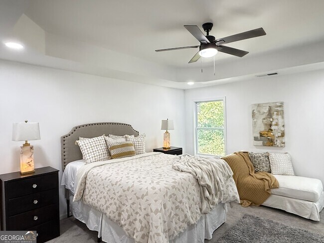 Building Photo - 3925 Pineshore Cir