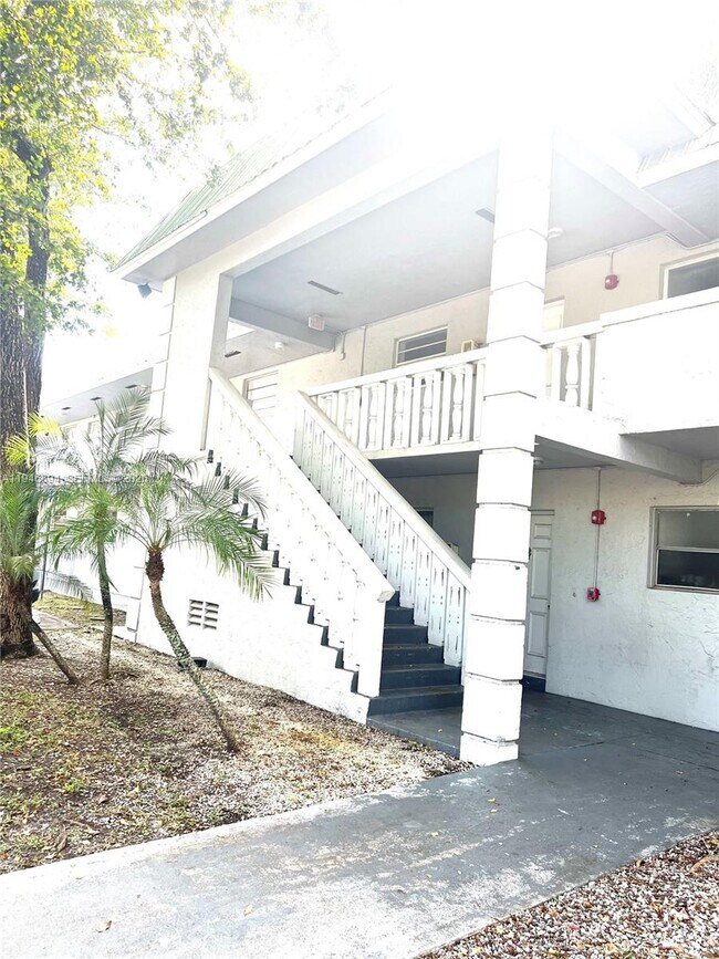 Building Photo - 17255 SW 95th Ave