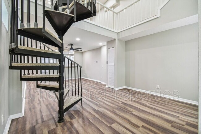 Building Photo - 440 2nd St N