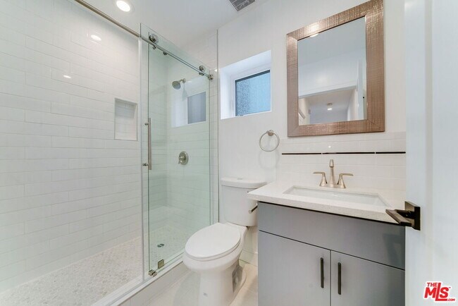 Building Photo - 1802 1/2 S Highland Ave