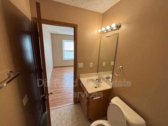 Building Photo - 179 Thompson St