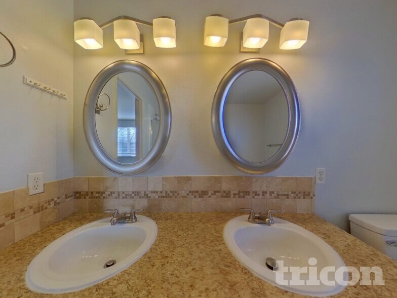 Building Photo - 3336 Bexley Dr