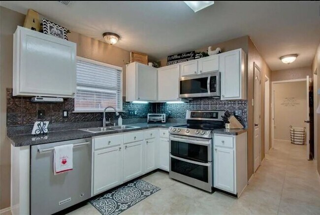 Building Photo - For Rent: Beautiful 3 Bedroom Home in Red Oak, TX!