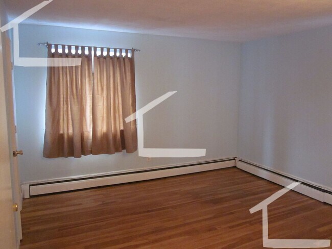 Building Photo - Nice 2 bed in Allston