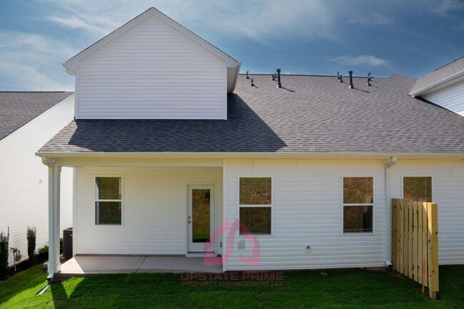 Building Photo - 376 Highline Trl