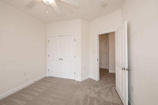 Building Photo - 915 Colley Ave