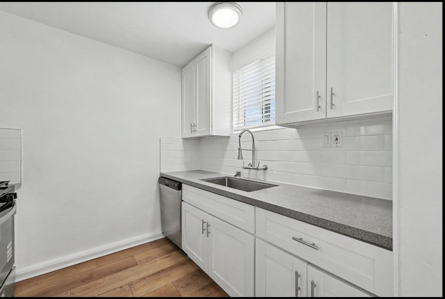 Kitchen - 278 Ash Ave