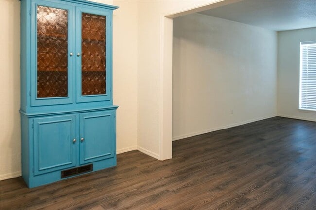 Building Photo - 3039 W Wilshire Blvd