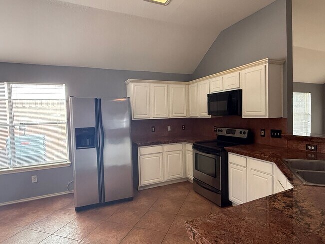 Building Photo - Room to Roam in Atascocita Park!