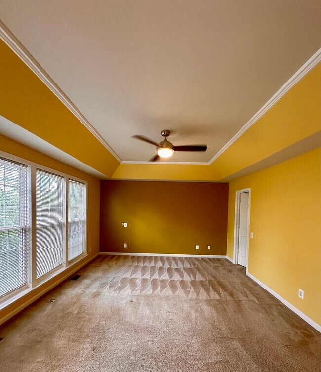 Building Photo - 22702 Lamoreaux Landing Square