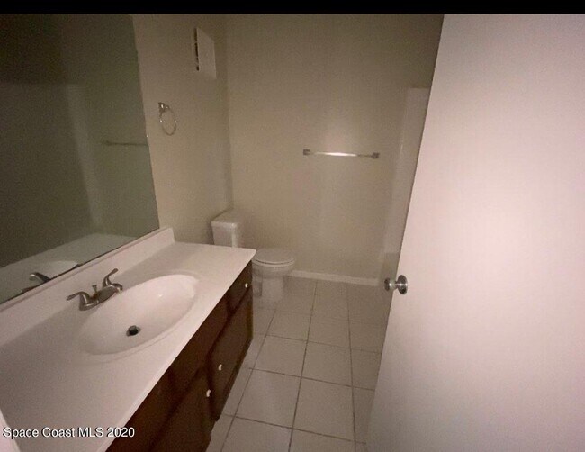 Building Photo - 2100 Forest Knoll Dr NE