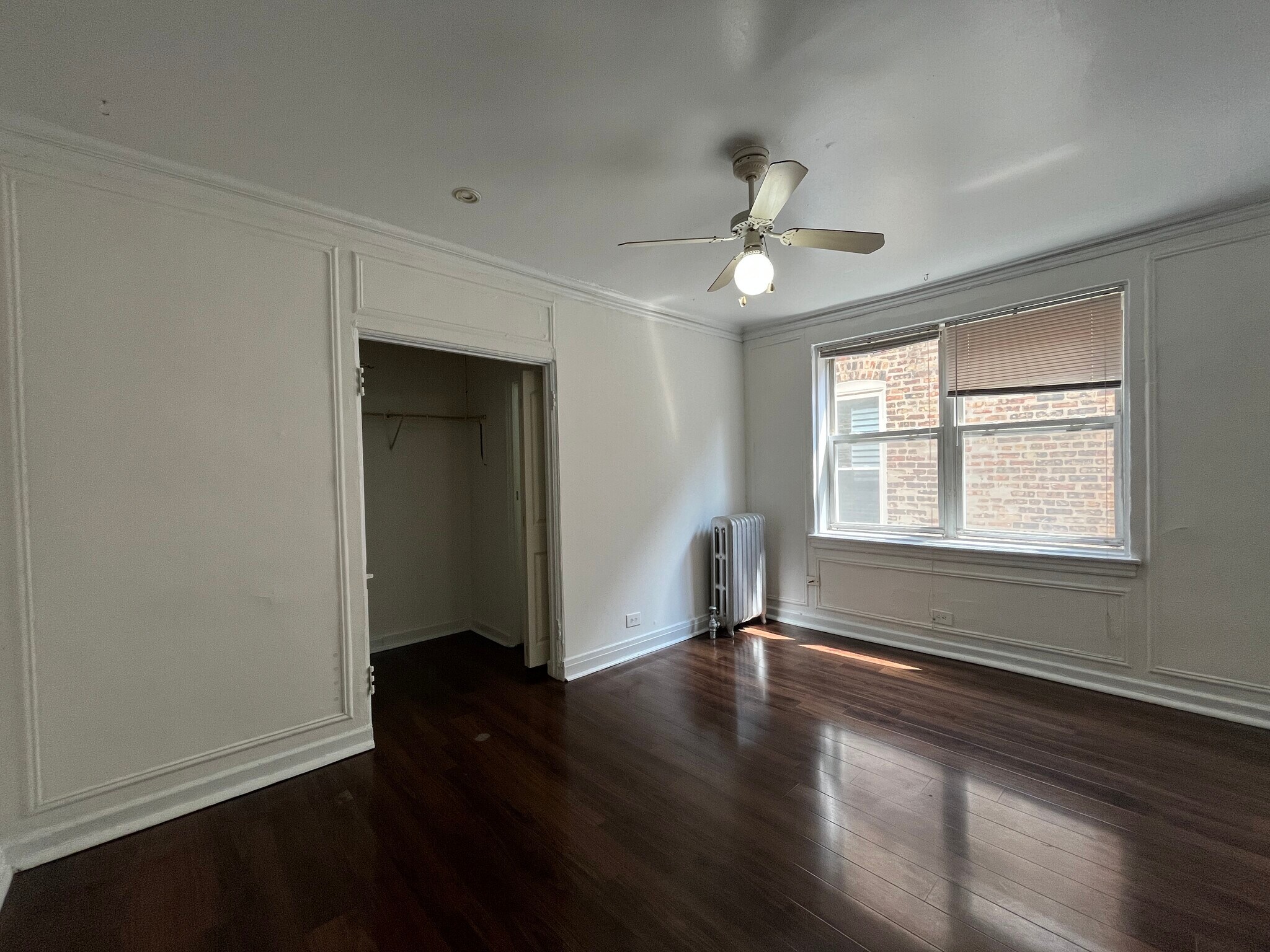 Building Photo - 4060 N Kenmore Ave