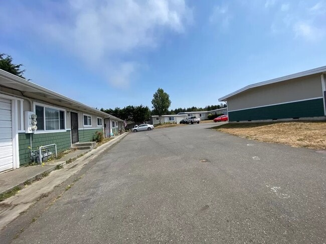 Building Photo - 6335 Humboldt Hill Rd