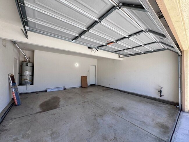 Building Photo - Beautiful Two Story 5 bedroom Home in the ...