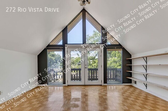 Building Photo - 272 Rio Vista Dr