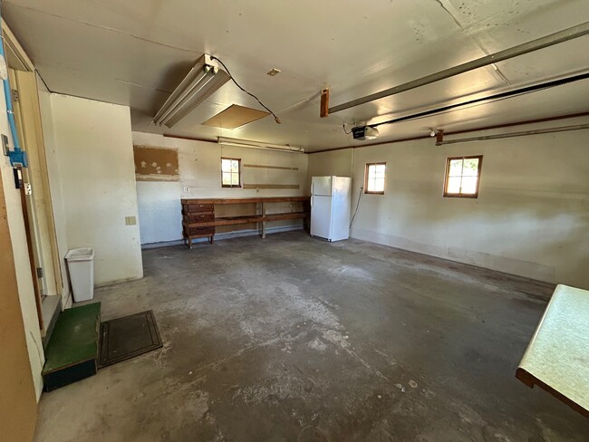 Building Photo - 730 5th St