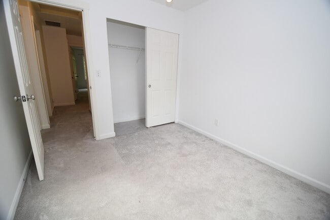 Building Photo - 432 NE 57th Ave