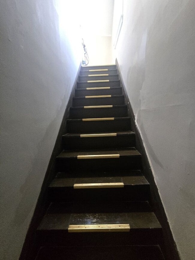 Building Photo - 3 Bedroom Single Family | EDEN and CMHA Section 8 Welcomed