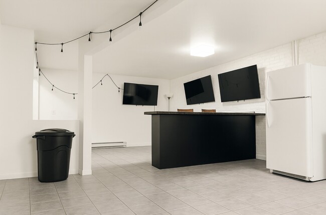 Building Photo - 101 Court St