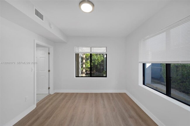 Building Photo - 1925 SW 23rd St