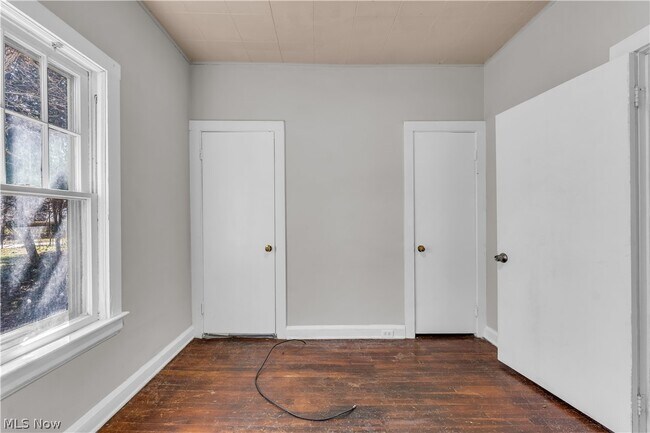 Building Photo - 2150 Glenridge Rd