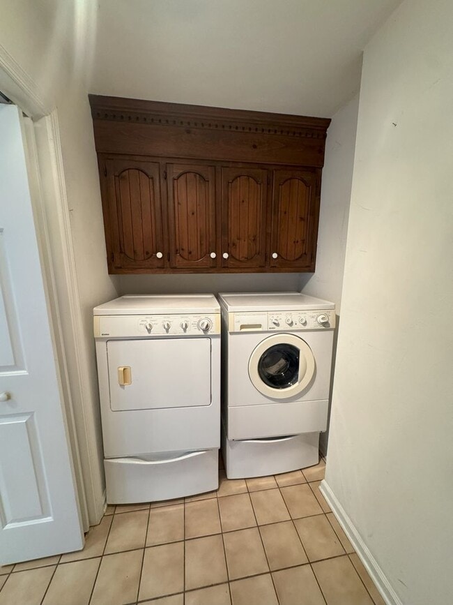 Building Photo - Charming 2 Bedroom in Churchland