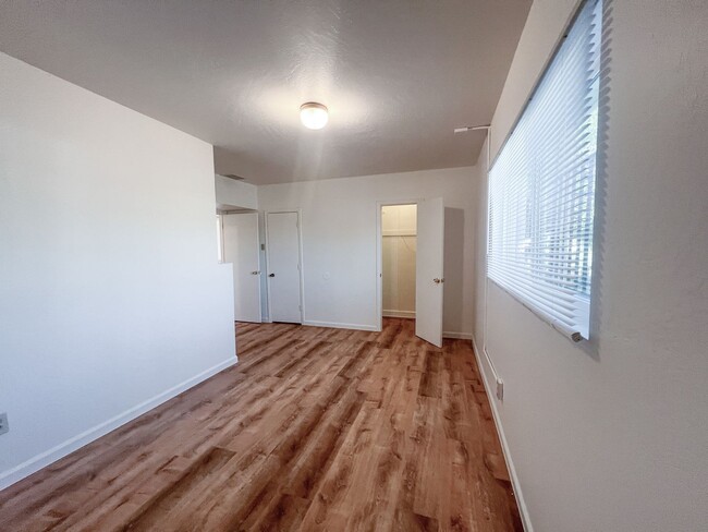 Building Photo - 385 S 4th St