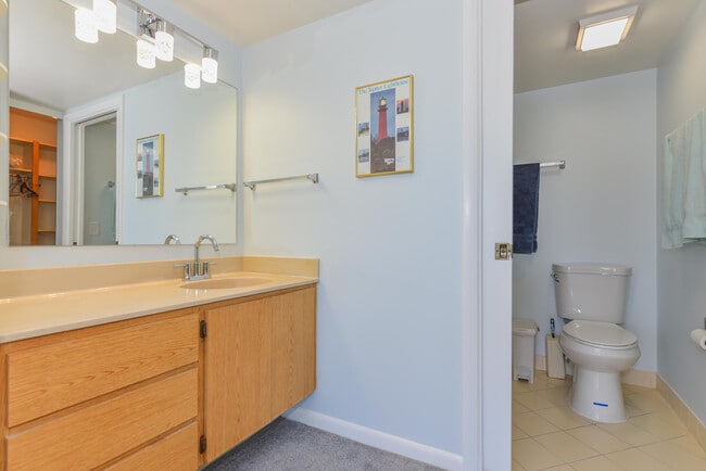 Building Photo - 601 S Seas Dr