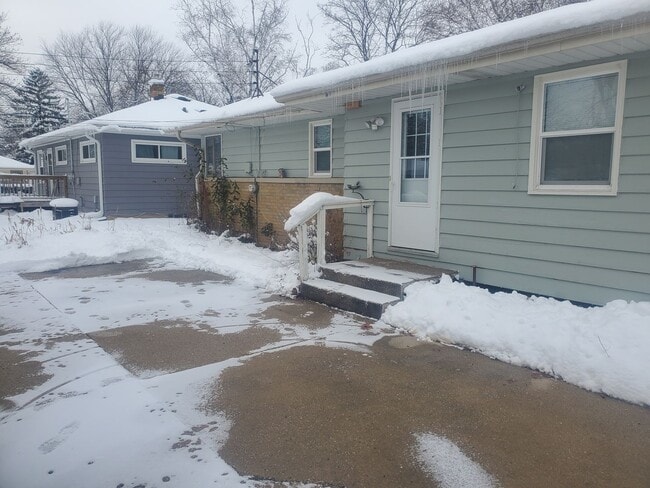 Building Photo - 3 Bedroom Single Family Ranch Home