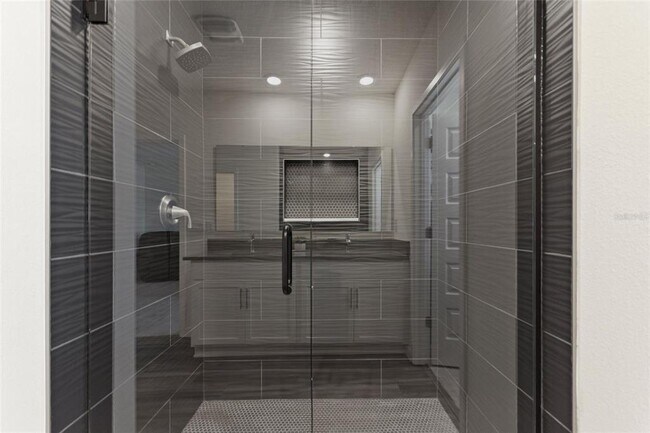 Building Photo - 421 Chayne Pl