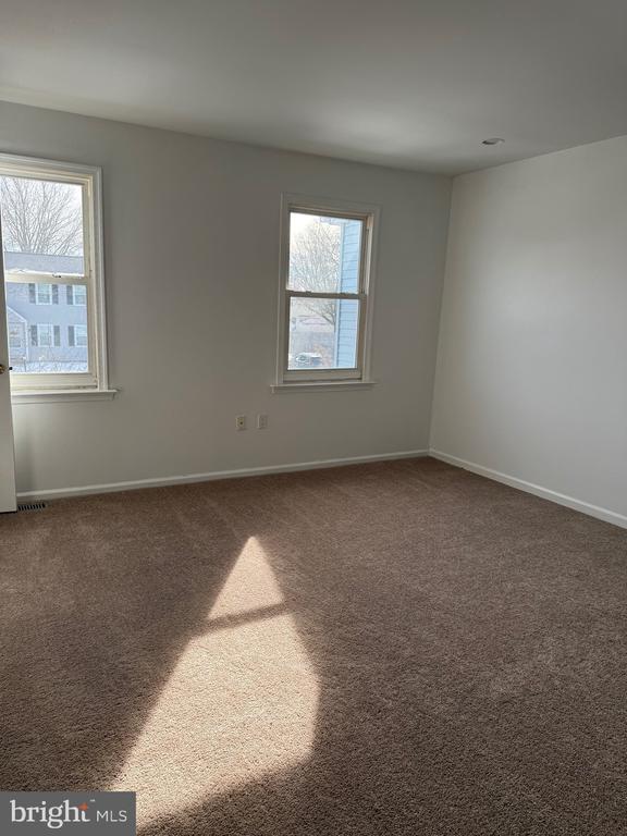 Building Photo - 447 Windsor Dr