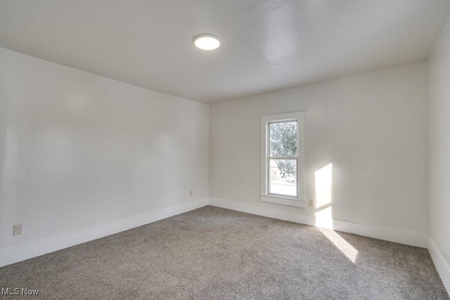 Building Photo - 155 W Walnut St