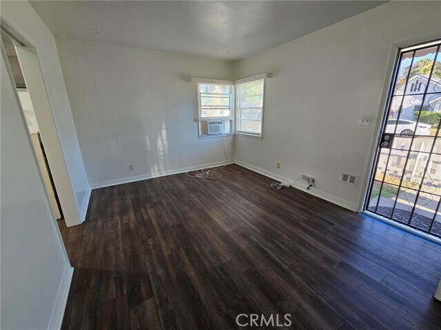 Building Photo - 260 W 18th St