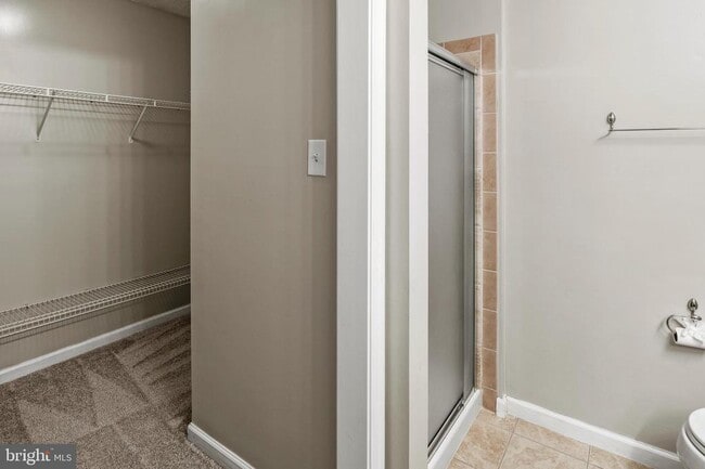 Building Photo - 8755 Thornbrook Dr