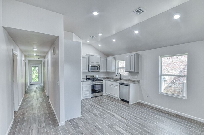 Building Photo - 928 Varenna Ct