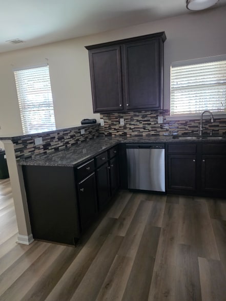 Building Photo - 5028 Manning Dr