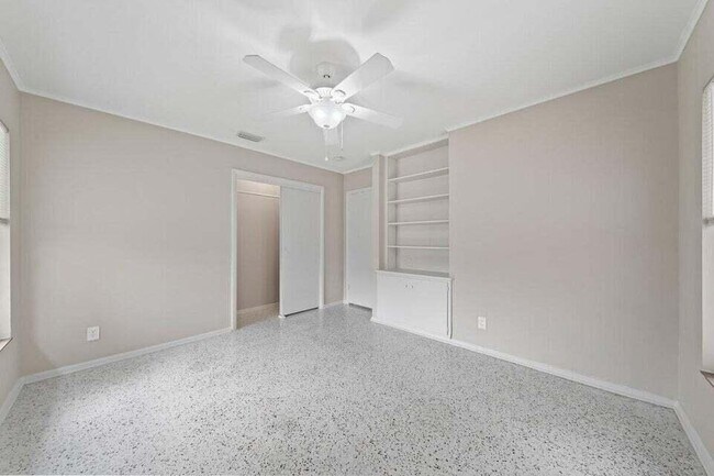 Building Photo - 470 Watts Way