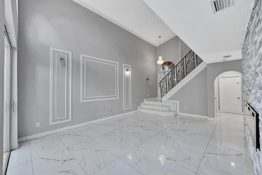 Building Photo - 1602 SW 159th Ave