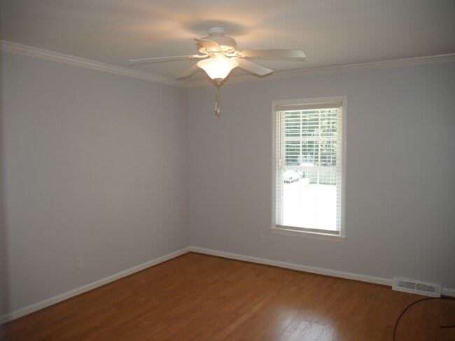 Building Photo - 124 Woodburn Pl