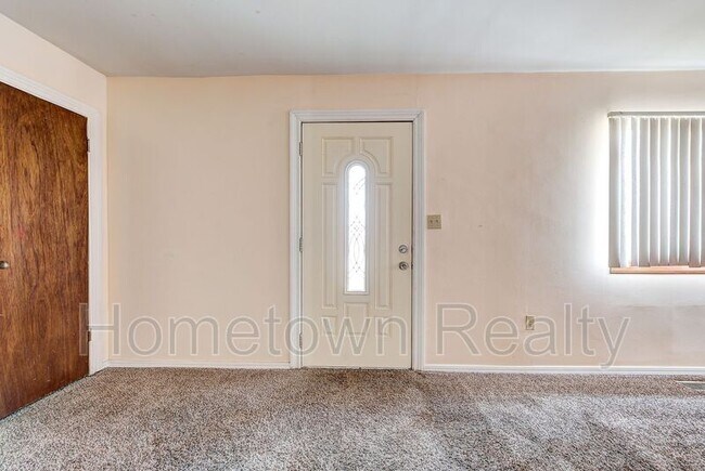 Building Photo - 2200 N St Luke Ave